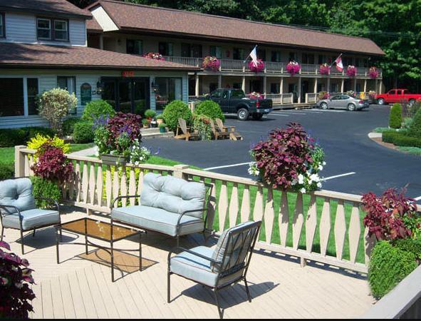 Tall Pines Motel Lake George Eksteriør billede