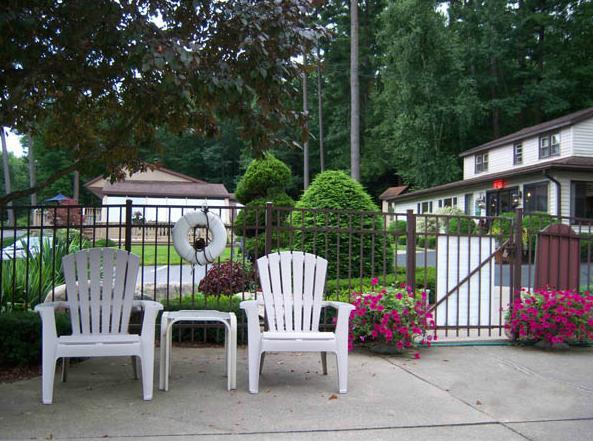 Tall Pines Motel Lake George Eksteriør billede